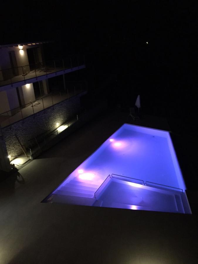 Terrazze Sul Garda Aparthotel เทนโน ภายนอก รูปภาพ
